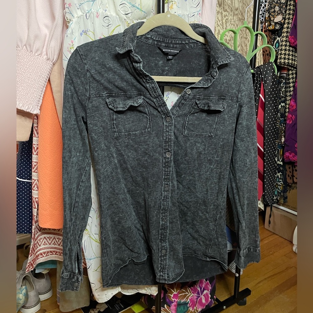 Set of 2 Rock & Republic Tops Charcoal Denim-look, and B/W Tie Dye